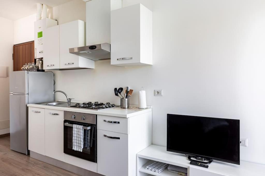 Clelia'S Apartment โกโม ภายนอก รูปภาพ
